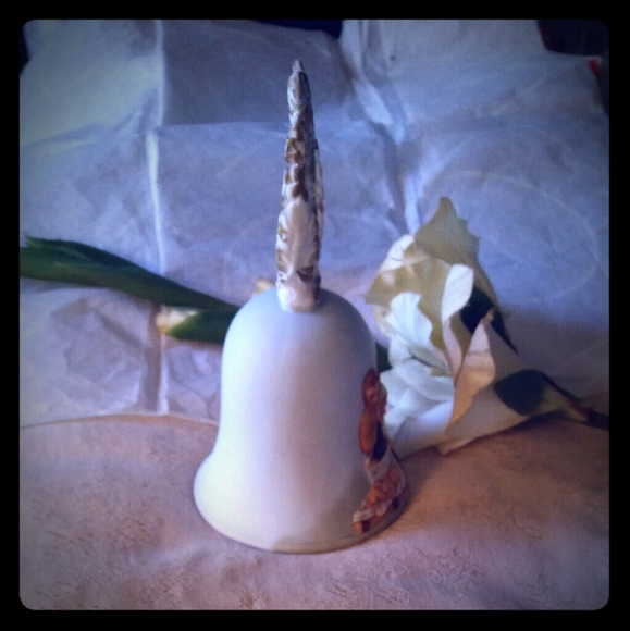 Vintage Roman RR Bisque Porcelain Christmas Bell - Picture 4 of 8